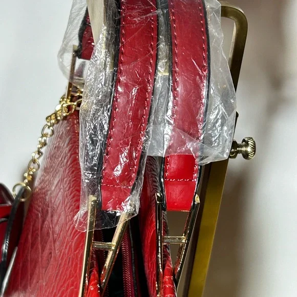 Elegant Red Crocodile-Embossed Tote/Crossbody Bag 14” x 10” x3.5” NWOT - Picture 6 of 10